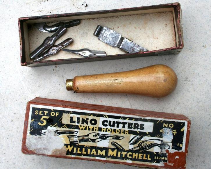 William Mitchell Linoleum Snijder - houder met 5 mesjes, Antiek en Kunst, Antiek | Gereedschap en Instrumenten, Ophalen of Verzenden