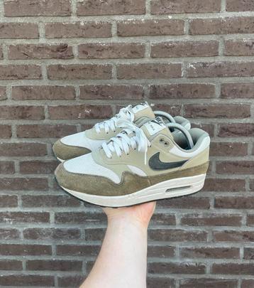 Nike Air Max 1 Medium Olive beschikbaar voor biedingen