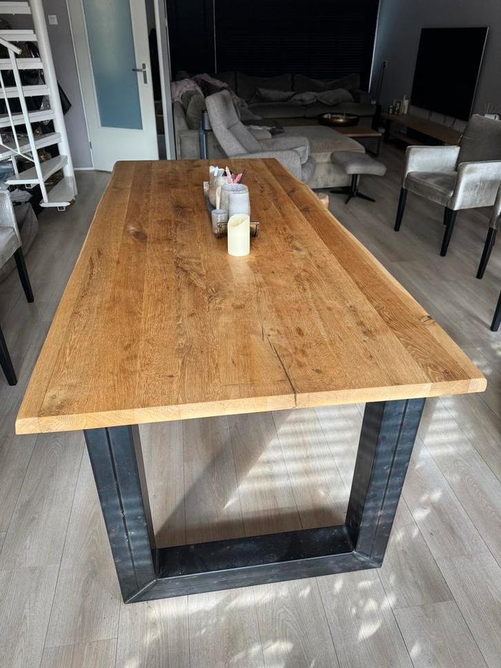 Eikenhouten Eettafel met Metalen Onderstel, Huis en Inrichting, Tafels | Eettafels, Zo goed als nieuw, 100 tot 150 cm, 200 cm of meer