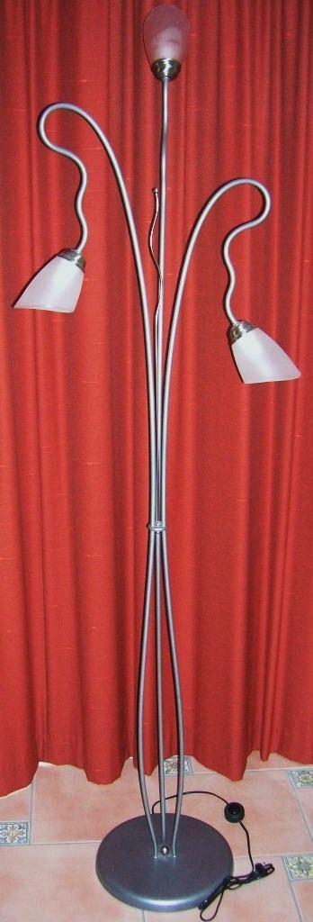 drie-arms vloerlamp mat chroom glazen kappen in roze, Huis en Inrichting, Lampen | Vloerlampen, Zo goed als nieuw, 150 tot 200 cm