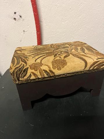 Vintage Houten Voetenbankje / Krukje beschikbaar voor biedingen