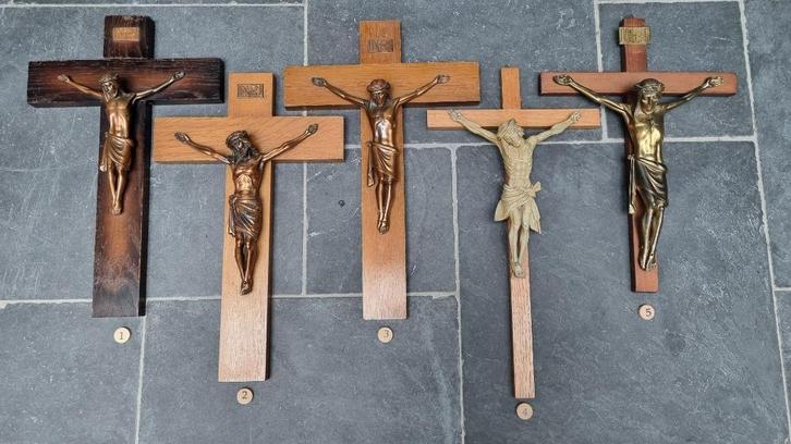 5 kruisbeelden, Antiek en Kunst, Antiek | Religie, Ophalen of Verzenden