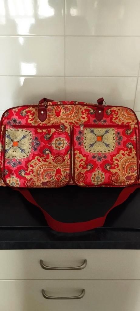 Zgan dames weekendtas / reistas, Sieraden, Tassen en Uiterlijk, Tassen | Reistassen en Weekendtassen, Zo goed als nieuw, 30 cm of meer