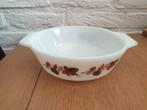 Vintage retro JAJ Engeland "Rose Hip" schaal. Pyrex. 16 cm., Huis en Inrichting, Keuken | Servies, Ophalen of Verzenden, Zo goed als nieuw