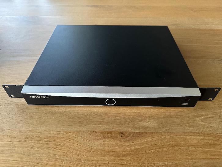 Hikvision DS-7608NXI-I2/S NVR + 1.5 TB HDD, Audio, Tv en Foto, Videobewaking, Zo goed als nieuw, Buitencamera, Ophalen of Verzenden