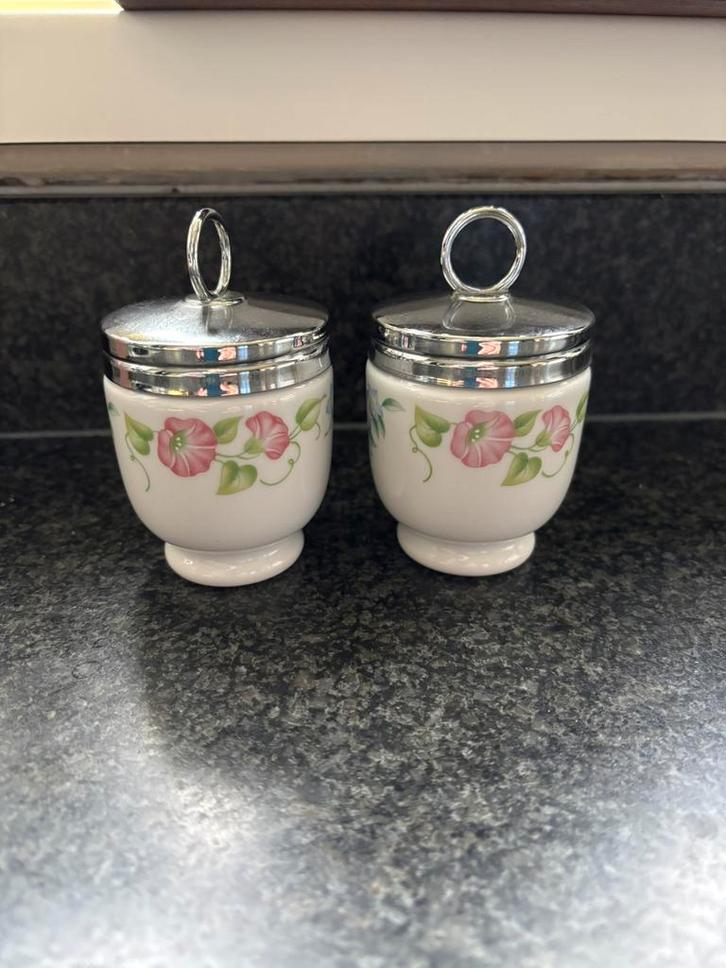 Royal Worcester porseleinen egg coddlers, Antiek en Kunst, Antiek | Servies compleet, Ophalen of Verzenden