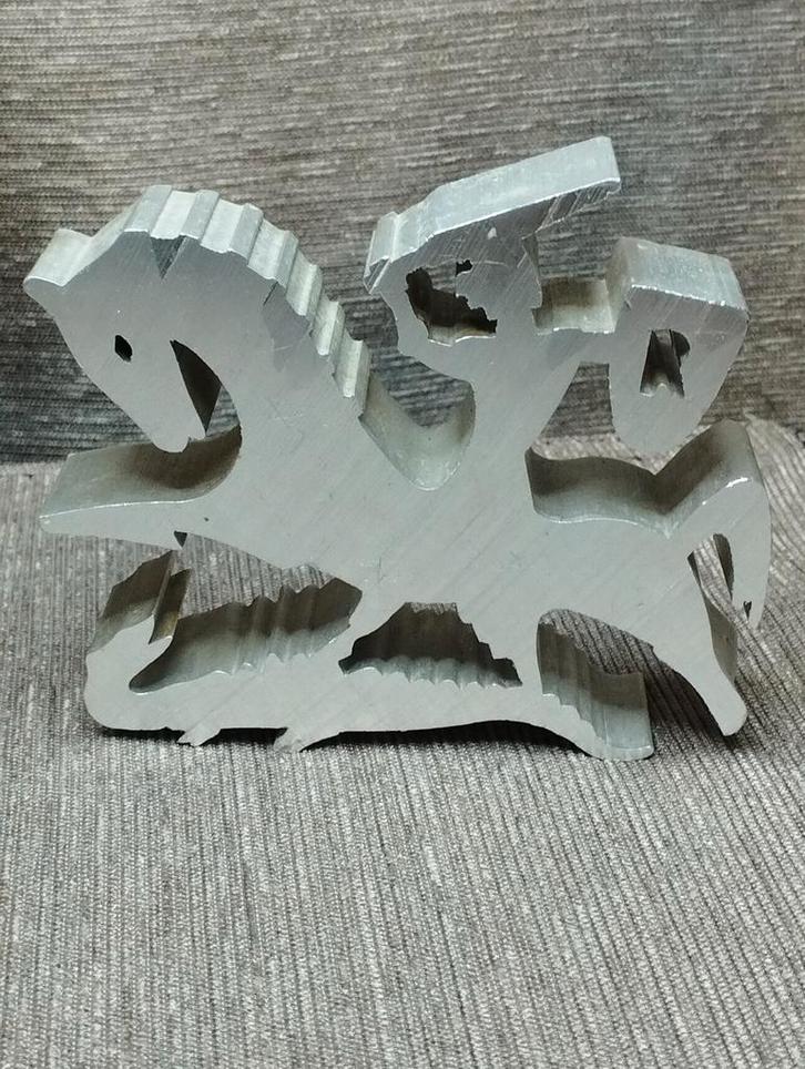 een zeldzaam beeldje van Sint Joris de Overwinnaar, Verzamelen, Beelden en Beeldjes, Zo goed als nieuw, Dier, Ophalen of Verzenden