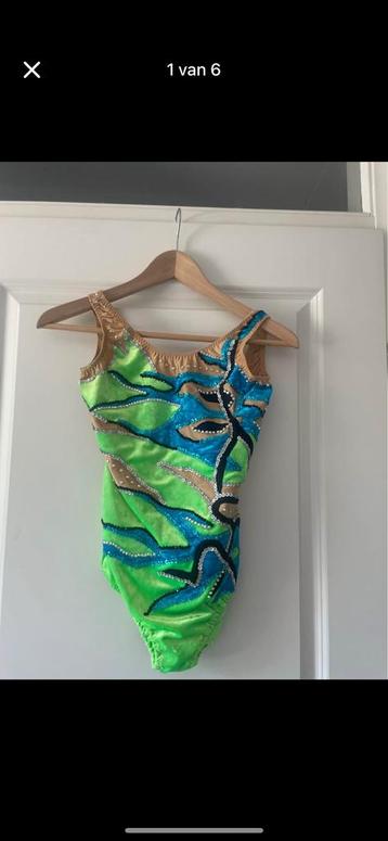 Twirl / ritmisch gym pak beschikbaar voor biedingen