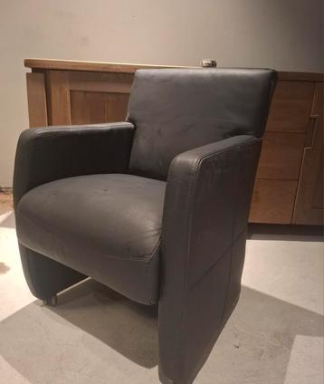 Eettafel stoelen beschikbaar voor biedingen