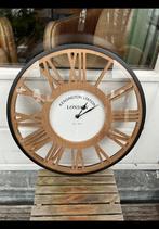 Opengewerkte klok Kensington station, met romeinse cijfers., Huis en Inrichting, Ophalen of Verzenden, Zo goed als nieuw, Wandklok