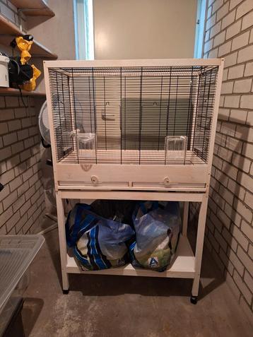 Ferplast Giulietta 6 + onderstel. beschikbaar voor biedingen