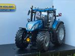 New holland t7 300 blue power 1:32 verbouwd, Ophalen of Verzenden, Zo goed als nieuw, Tractor of Landbouw, Overige merken