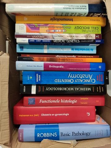 Geneeskunde boeken  beschikbaar voor biedingen