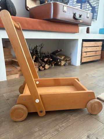 Houten Loopwagentje beschikbaar voor biedingen