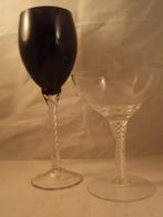 B501 Twee vintage handgeblazen air twist stem wijnglazen, Ophalen of Verzenden
