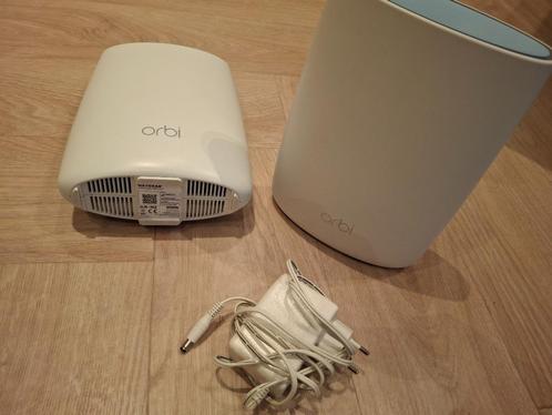 2x Netgear Orbi RBR50v2 Router – Alleen 1 Voeding – Werkt Pr, Computers en Software, Routers en Modems, Gebruikt, Router met modem