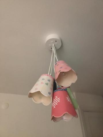 Leuke kinderlamp met 5 kapjes beschikbaar voor biedingen