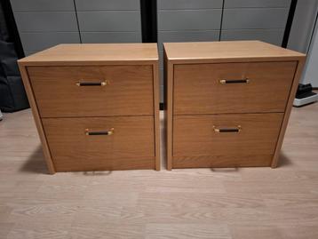 2 mooie nachtkastjes  beschikbaar voor biedingen