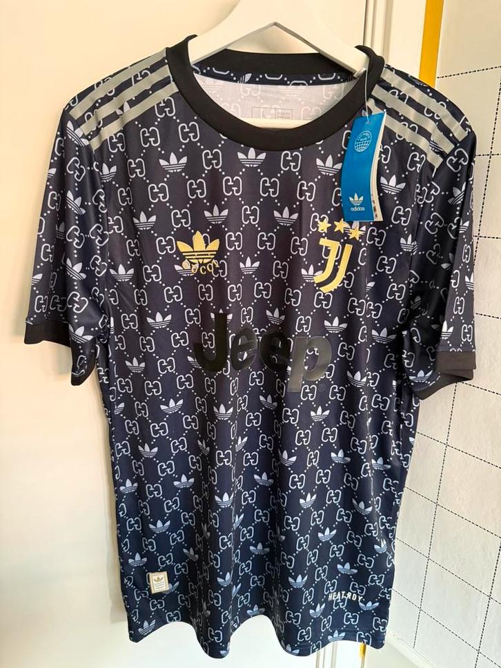 4 voetbalshirts co-brand adidas gucci en stone island, Kleding | Heren, T-shirts, Nieuw, Maat 52/54 (L), Overige kleuren, Ophalen of Verzenden
