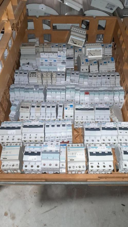 zekeringen meterkasten hager schneider attema holec abb, Hobby en Vrije tijd, Elektronica-componenten, Gebruikt, Ophalen