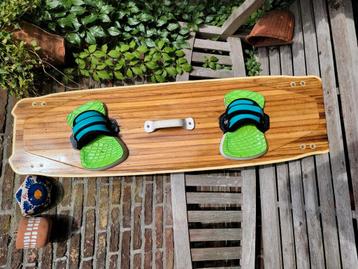 Mooi heel fijn fluid 132 kiteboard  beschikbaar voor biedingen