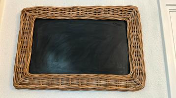 Schoolbord met mooie rieten lijst beschikbaar voor biedingen