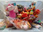34 Winnie Poeh plush, sleutelhanger en 23 paar sokken, Ophalen of Verzenden, Overige figuren, Nieuw, Gebruiksvoorwerp