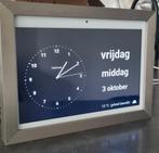 DayClocks Digitale Klok met Kalender, Huis en Inrichting, Woonaccessoires | Klokken, Ophalen of Verzenden, Zo goed als nieuw, Digitaal