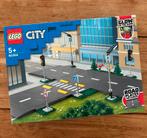 LEGO CITY 🎁🎄 60304 Wegplaten 4st €50 || NIEUW, Kinderen en Baby's, Speelgoed | Duplo en Lego, Ophalen of Verzenden, Nieuw, Complete set