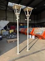 Twee klassieke buitenlantaarns op paal, Ophalen, ., ., .