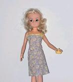 Jurk en borstel voor barbie sindy fleur excl pop, Verzamelen, Poppen, Ophalen of Verzenden, Gebruikt