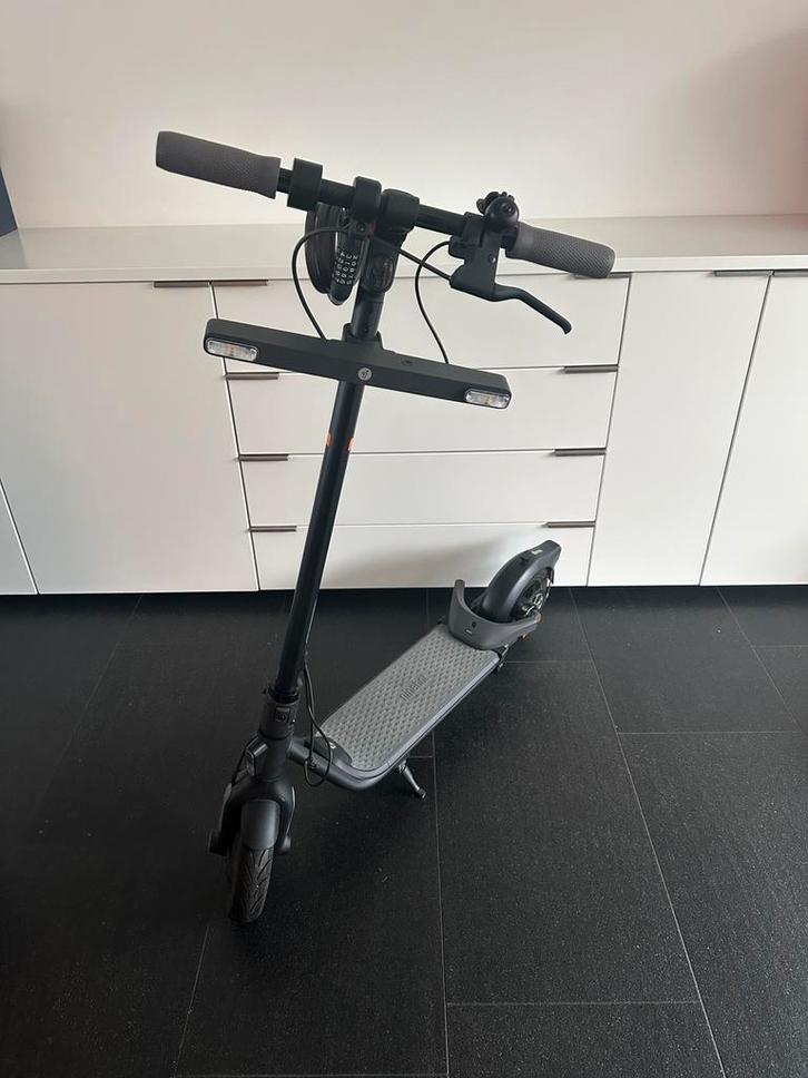 Segway Ninebot Kickscooter F25E II, Fietsen en Brommers, Steps, Zo goed als nieuw, Elektrische step (E-scooter), Ophalen