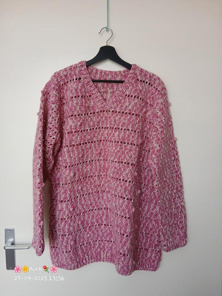 roze-gebroken wit gehaakte V-hals trui maat 48-50, Kleding | Dames, Grote Maten, Zo goed als nieuw, Trui of Vest, Roze, Verzenden
