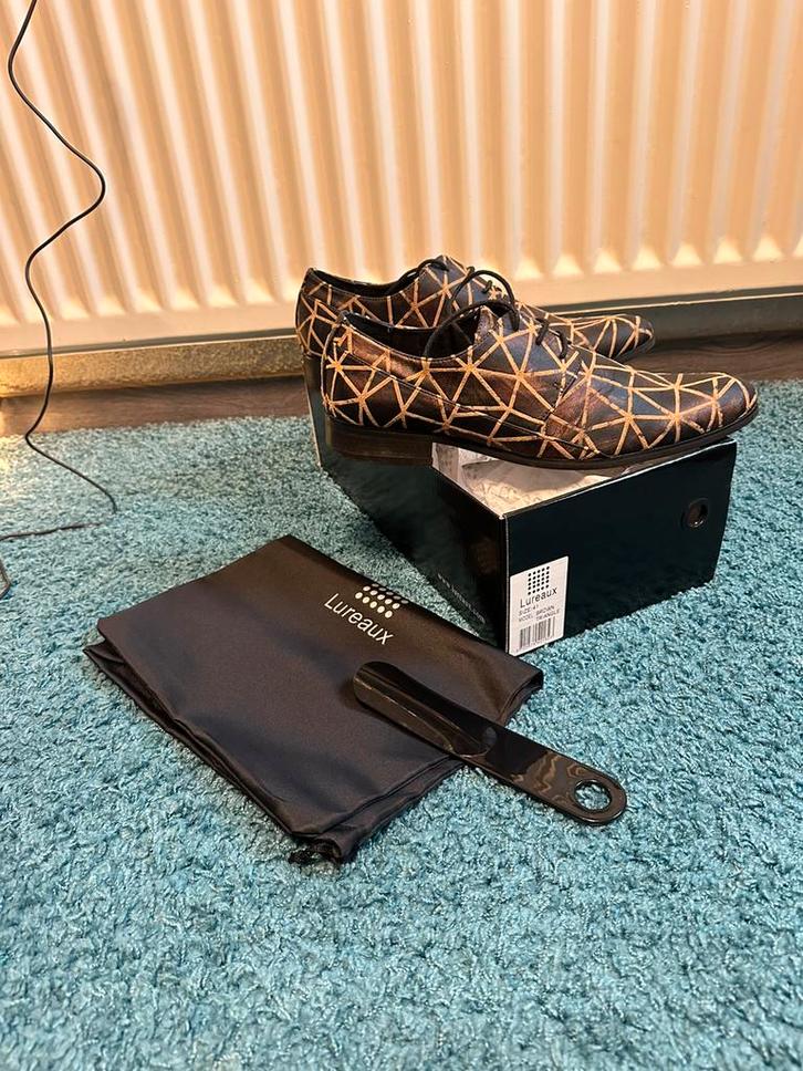 Lureaux Brown Triangle maat 41, Kleding | Heren, Schoenen, Zo goed als nieuw, Bruin, Ophalen of Verzenden