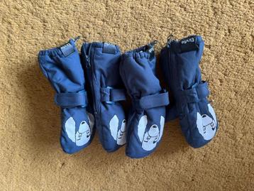 Twee paar lekkere handschoenen van Elodie maat 1-3 jaar beschikbaar voor biedingen