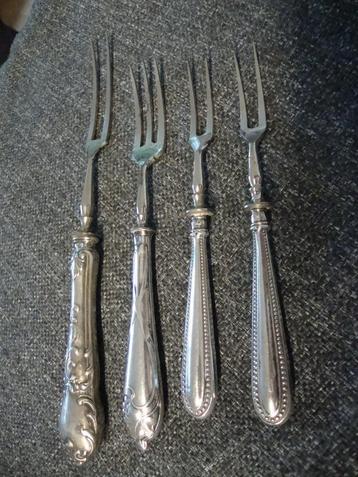 antieke zilveren fruitvorkjes 2 dezelfde en 2 verschillende  beschikbaar voor biedingen
