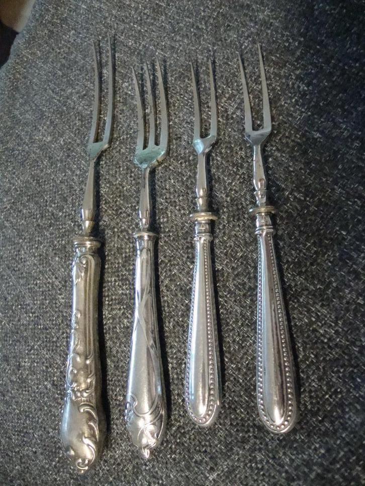 antieke zilveren fruitvorkjes 2 dezelfde en 2 verschillende, Antiek en Kunst, Antiek | Bestek, Ophalen of Verzenden