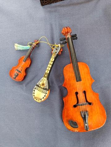Miniatuur muziek instrumenten  beschikbaar voor biedingen