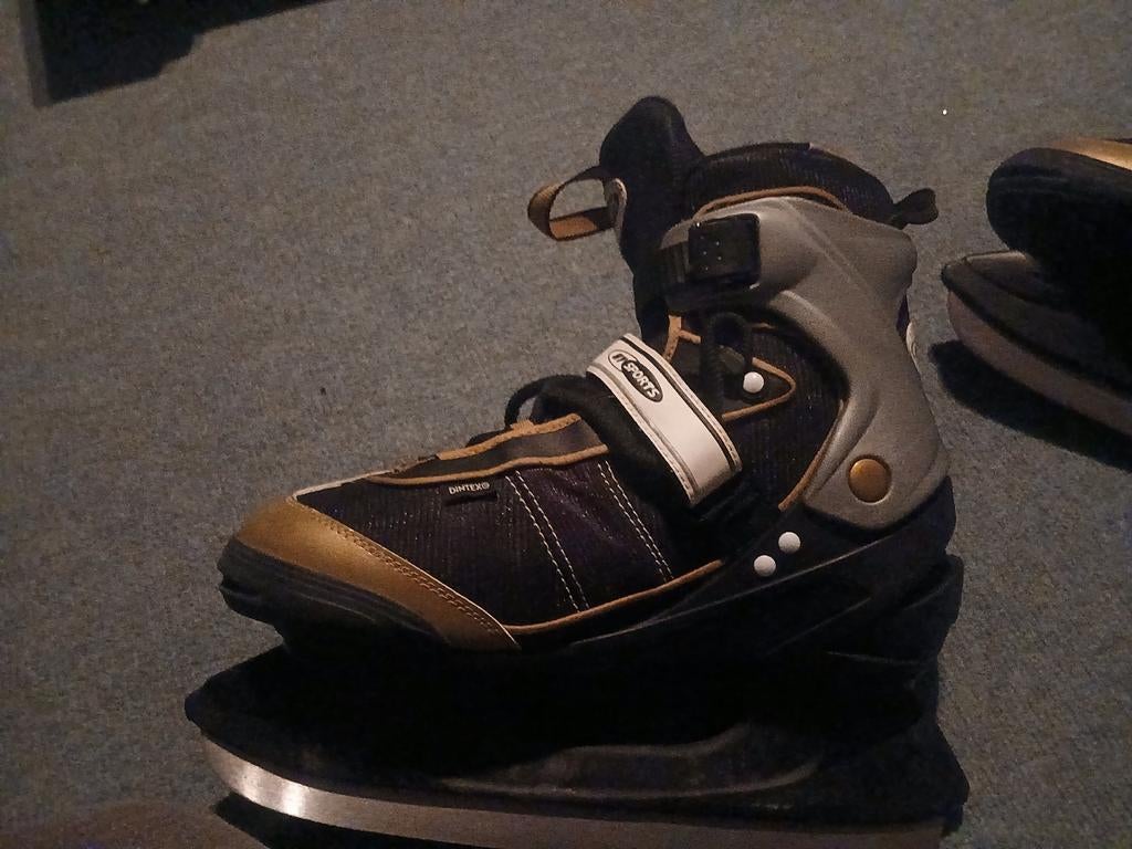 Zwart-goude schaatsen 'hy sports' maat 42, Ophalen of Verzenden, Gebruikt