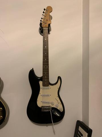 C.Giant Stratocaster-stijl elektrische gitaar beschikbaar voor biedingen