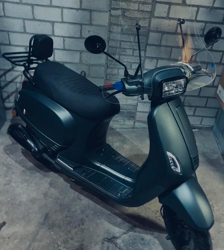 ZEER NETTE SENZO Rivalux S  /  **PAS 659 KM !!!**, Fietsen en Brommers, Scooters | Overige merken, Zo goed als nieuw, Maximaal 25 km/u