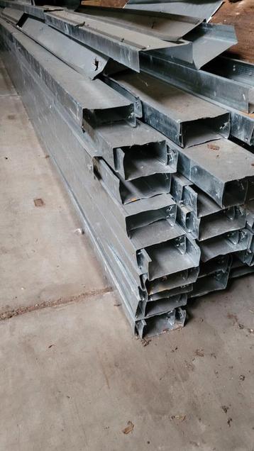Partij stalen profielen, 6 meter, 54 stuks beschikbaar voor biedingen