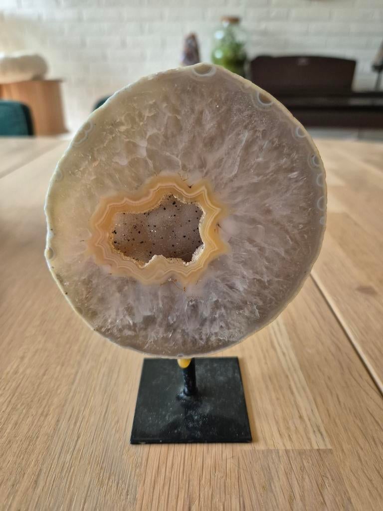 Agaat op pin - 700 gram, 15cm hoog, Tuin en Terras, Tuinbeelden, Ophalen of Verzenden, Zo goed als nieuw, Steen, Abstract beeld