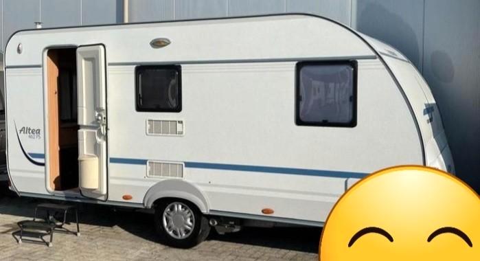 Fijne caravan te koop!, Caravans en Kamperen, Caravans, Particulier, tot en met 4, 1000 - 1250 kg, Treinzit, Adria, Frans bed