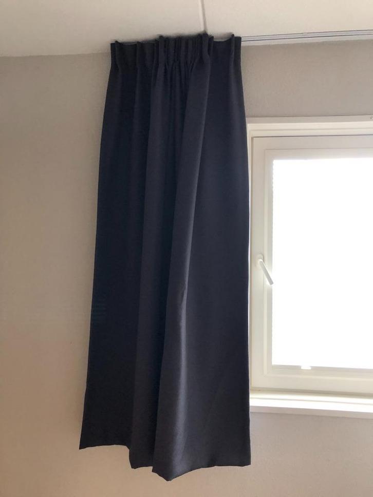Te koop goed verduisterend gordijn.(nieuw)., Huis en Inrichting, Stoffering | Gordijnen en Lamellen, Nieuw, 150 tot 200 cm, 50 tot 100 cm