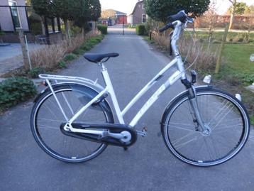 Stevige 28" Giant Cosmo CS met 8 versnellingen, 57 frame beschikbaar voor biedingen
