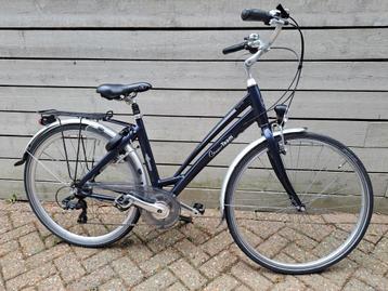 Mooie donkerblauwe damesfiets  beschikbaar voor biedingen