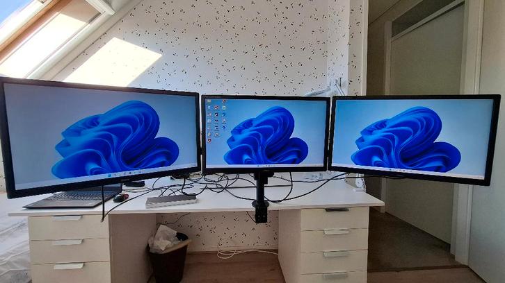 Monitor set van 3 met stand en docking, Computers en Software, Monitoren, Gebruikt, 60 Hz of minder, DisplayPort, HDMI, LED, Full HD