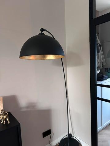 Zwarte/goud Sta lamp beschikbaar voor biedingen