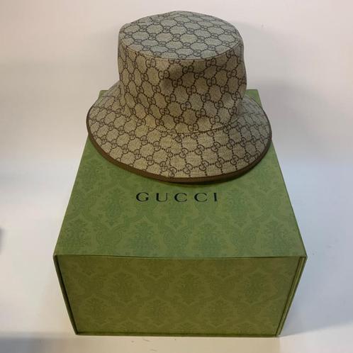 Gucci GG Supreme Tender bucket hat in beige and ebony, Antiek en Kunst, Kunst | Designobjecten